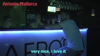 Me Folla una Madura en Frente de su Marido Cornudo en un Club de Intercambi