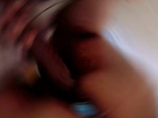 SE MASTURBA CON TODOS SUS JUGUETES Y GIME COMO SI NO HUBIERA MAÑANA.