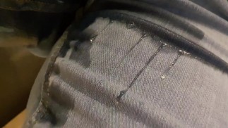 Pinkelte in meine Jeans. Musste so dringend gehen!
