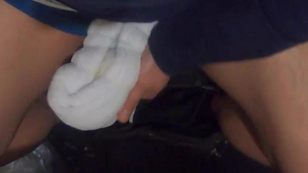 Japoński stolarz masturbuje się swoim ręcznie robionym ręcznikiem Onaho