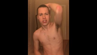 19-летний парень из колледжа Джесси Голд лижет подмышки и