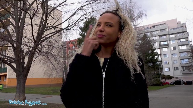Rychlý prachy - romka si chce vydělat peníze - Jenporno.cz