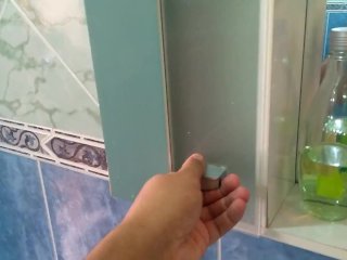 batendo uma bad com pasta de dente enquanto toca Save Me