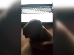 ГОРЯЧИЙ ПАРЕНЬ СТОНЕТ, ПОКА ДРОЧИТ / МАССИВНЫЙ ЧЛЕН - Screenshot 3 of 16 - Big Cock