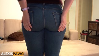 崇拜我穿着牛仔裤的厚实爪子完美屁股！