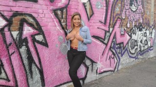 Andreina Picorelli mostra le sue tette in mezzo alla strada di Bogotá