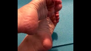 Post workout yogamat voeten