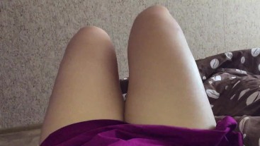 Пока мой муж лежал рядом я сидела в и ласкала пизду