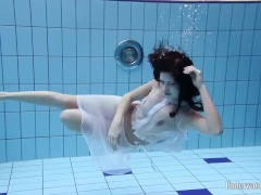 Sexy babe Aneta swims and strips naked - Screenshot 1 of 16 - Underwatershow