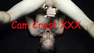 Cam Crest krijgt een slo-mo zelffacial
