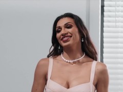Video Transangels - Beautiful Jessy Dubai Gets caught In Airport & Gets Fucked