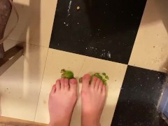 What’s popping 3 barefoot 