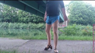 In Hot Pants am Stichkanal 1 ** 尼龙脸 **