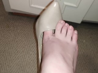 Shoeplay in TanHeels. Dangling and_Dropping