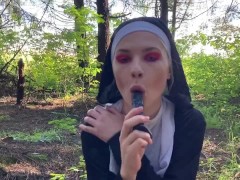 Монашка бежит ебаться в жопу - Screenshot 4 of 16 - Pussy