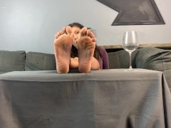 MILF gives Foot JOI and Cum Countdown in Restaurant RP