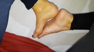 standing foot comparison, two girs long toes