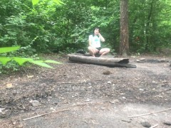 МАНЬЯК ПОДГЛЯДЫВАЕТ ЗА ТЕЛКОЙ В ПАРКЕ И СЛЕДИТ ЗА НЕЙ 4К - Screenshot 10 of 16 - Voyeur