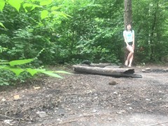 МАНЬЯК ПОДГЛЯДЫВАЕТ ЗА ТЕЛКОЙ В ПАРКЕ И СЛЕДИТ ЗА НЕЙ 4К - Screenshot 15 of 16 - Voyeur