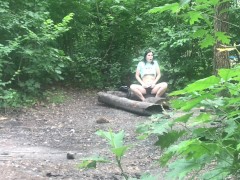 МАНЬЯК ПОДГЛЯДЫВАЕТ ЗА ТЕЛКОЙ В ПАРКЕ И СЛЕДИТ ЗА НЕЙ 4К - Screenshot 4 of 16 - Young