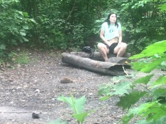 МАНЬЯК ПОДГЛЯДЫВАЕТ ЗА ТЕЛКОЙ В ПАРКЕ И СЛЕДИТ ЗА НЕЙ 4К - Screenshot 5 of 16 - Voyeur