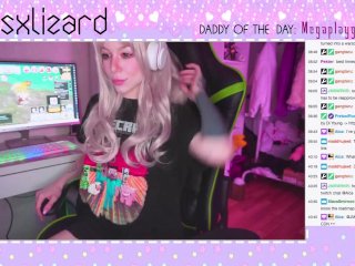 Twitch Streamer Megaplaygirl Got_Naked While Playing League_of Legends Fucking_While Still Online