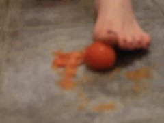 Trampling tomato - Screenshot 9 of 16 - Trampling