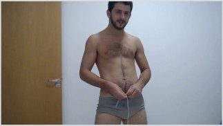 heterosexueller dominanter Kerl, der auf Tachos trainiert, neckt und verspottet dich