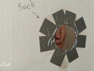 Незнакомка отсосала за деньги в общественном туалете.