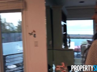 PropertySex Indecisive Homebuyer Convinced To Purchase House screenshot number 1