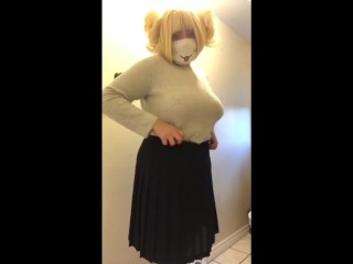Himiko Toga Cosplayer Shows off Ass and Feet