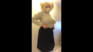 Himiko Toga cosplayer shows off ass and feet 