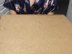 Доставщик пиццы кончил ей в рот - Screenshot 1 of 16 - Cum Mouth