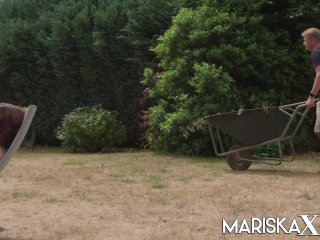 MARISKAX Busty Lucia Love fucks the landscapers screenshot number 0