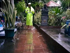 Video Public PEE in Rain on Town Streets