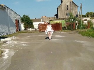 Гуляю в прозрачном мини платье