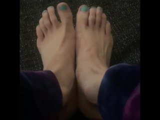 Jerk off to Norah Nova’s Feet 