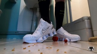 Nike Shox TL aplasta una familia vegetariana