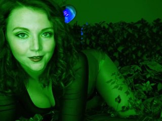 Poison Ivy Makes Robin Her Slave