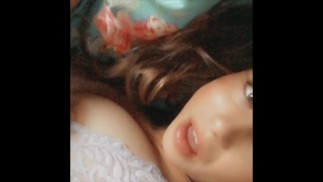 Горячая девушка капает спермой