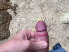 ПАРЕНЬ дрочит прилюдно НА ПЛЯЖЕ. Чуть не был застукан - Screenshot 11 of 16 - Kink