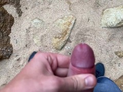 ПАРЕНЬ дрочит прилюдно НА ПЛЯЖЕ. Чуть не был застукан - Screenshot 13 of 16 - Public