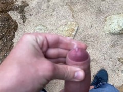 ПАРЕНЬ дрочит прилюдно НА ПЛЯЖЕ. Чуть не был застукан - Screenshot 16 of 16 - Kink