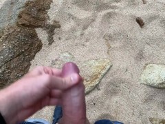 ПАРЕНЬ дрочит прилюдно НА ПЛЯЖЕ. Чуть не был застукан - Screenshot 4 of 16 - Outside