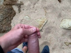 ПАРЕНЬ дрочит прилюдно НА ПЛЯЖЕ. Чуть не был застукан - Screenshot 5 of 16 - парень дрочит