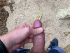 ПАРЕНЬ дрочит прилюдно НА ПЛЯЖЕ. Чуть не был застукан - Screenshot 9 of 16 - Outside