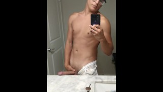 TWINK LATINO COLGADO SIN CORTAR MUESTRA UNA POLLA DE 9"