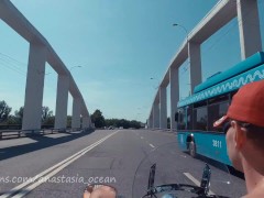 Голая девушка на мотоцикле. Топлесс в городе - Screenshot 5 of 16 - Ride