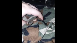 , связывает и шлепает, пока стонет для папы
