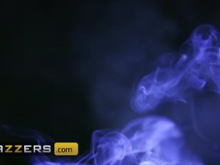 Brazzers - Sexy Milf Keiran Lee Seduces Robbin Banx,To Fuck Her Hard screenshot number 1